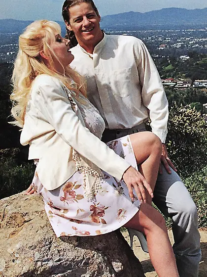 Mature lady with massive melons loves cock