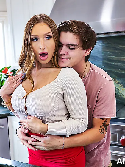 Hot chick Skylar Snow gets her perfectly shaved pussy plowed