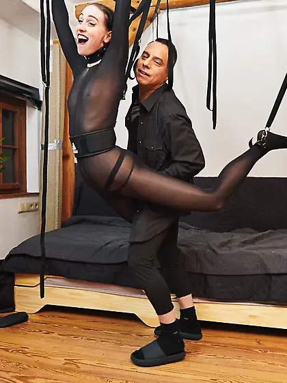 BDSM Dance Show in Bondgae