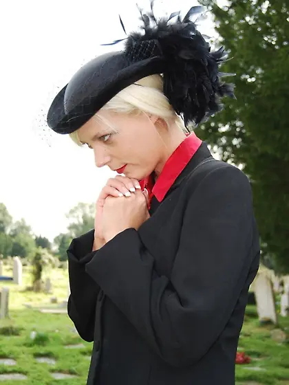 31 yo Blonde Sareena Hand jobs