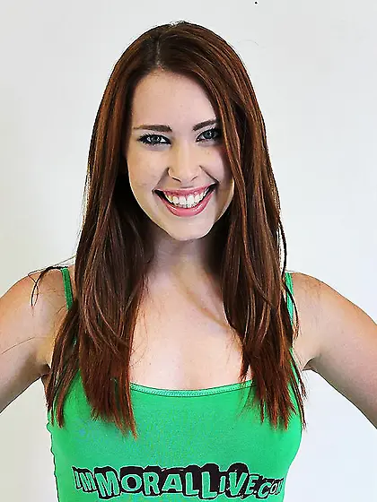 Horny hot ass chicks Melody Jordan and Ash Hollywood love to suc