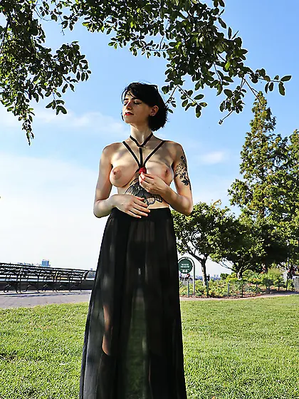 Ms.  Rosie Wilde (Ms.  Rosie Levine)