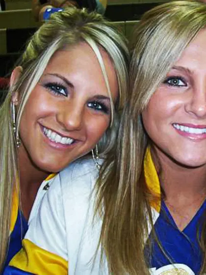 Hotties Heather & Lacey on GGW bus