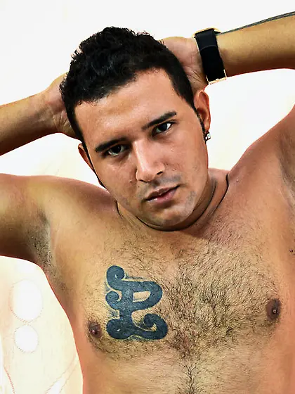 Latin gay STARKJHOSEP like to snapshot