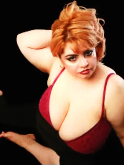 Redhead geen perform cameltoe