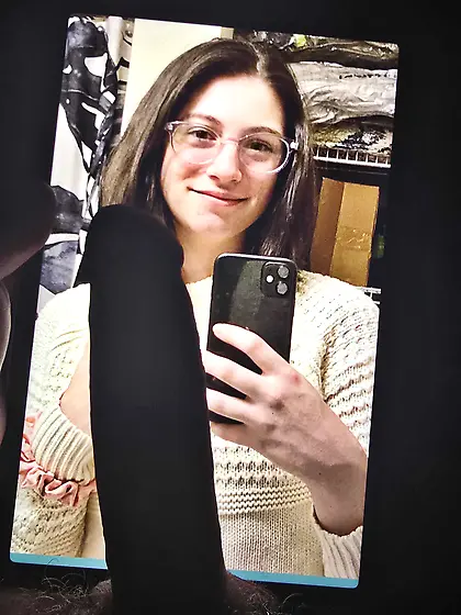 my friends face is enough to get me half chubbed