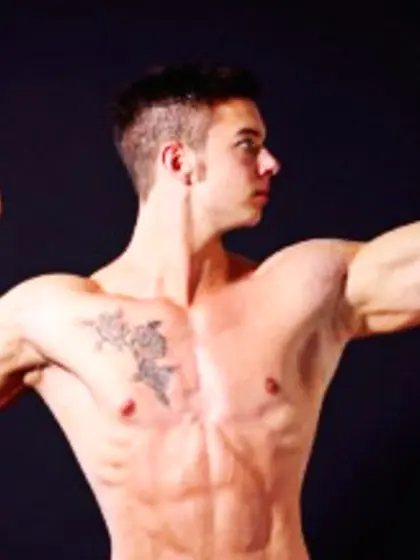 Brunette sexystud300 perform close