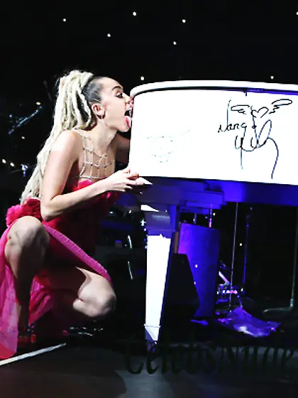 Miley Cyrus Upskirt At Vanguard Awards In Los Angeles