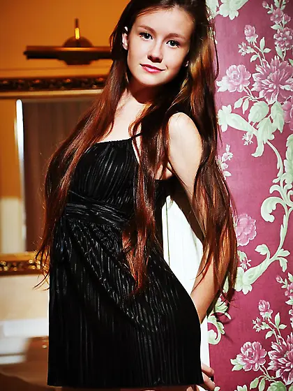 Brunette girl Emily Bloom shows her big boobs and the widely str