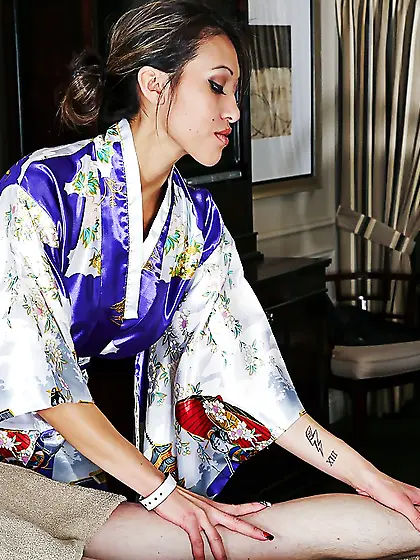 Brunette asian happy ending