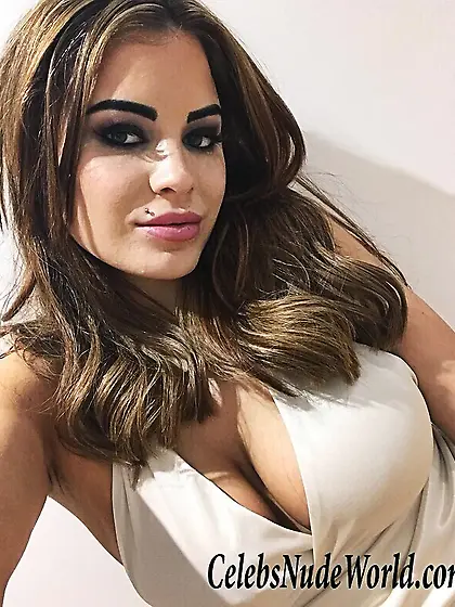 Carla Howe: Boobs Close Up