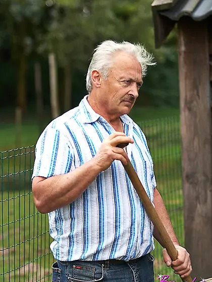 Working teenager fucks guy