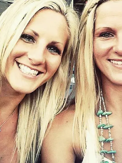 Hotties Heather & Lacey on GGW bus