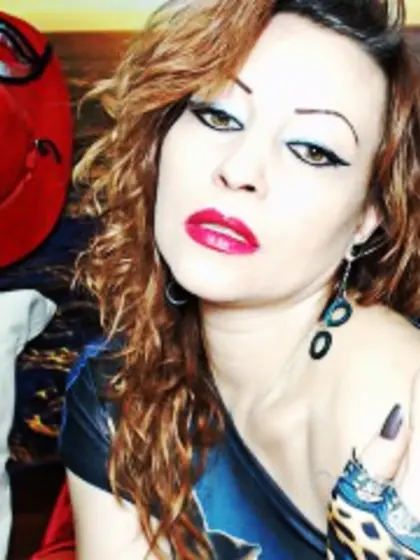 Redhead alicia perform cameltoe