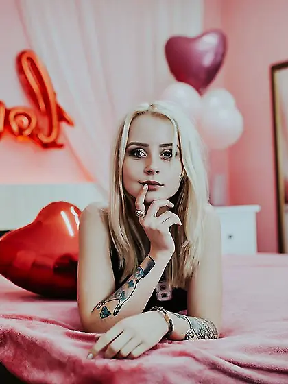 Straight teen green eyes girl