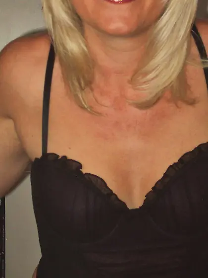 Ficksau AnjaCawa beleidigt sie,  sie braucht es