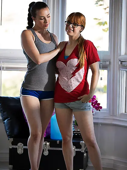 Brunette chick took redhead's T-shirt off to reach her natural b