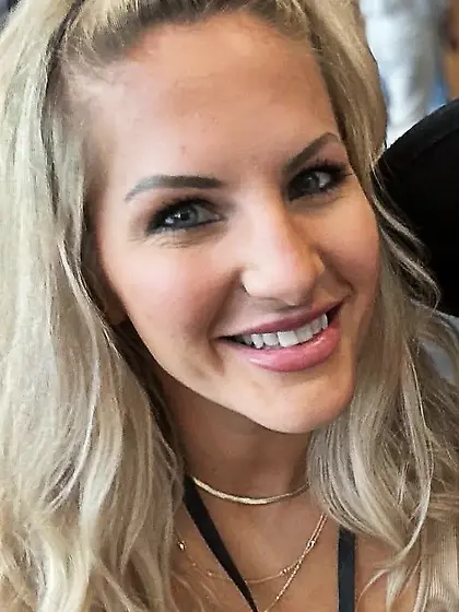 Hotties Heather & Lacey on GGW bus