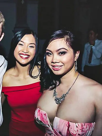 Cleavage, Nip slip and down blouse