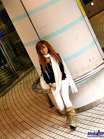 Asian chick Maki Idols does not know her sexy naked body gets vo