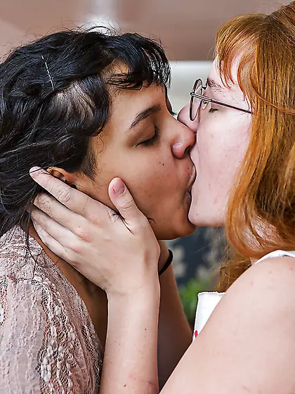 Nerdy redhead and Indian roommate become best friends thanks to