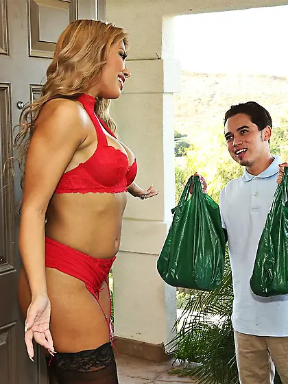 American horny latina mom