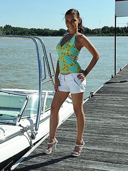 Brunette ponytail sucks fucks