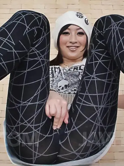 Tempting Asian tart Asuka Mimi gets vibrated before she shows he