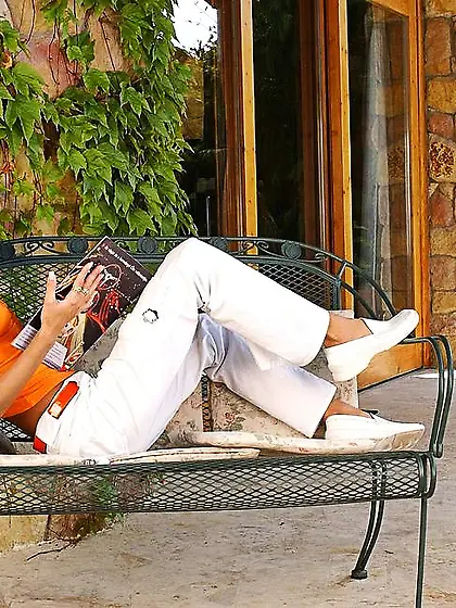 Nikky Blond wildly fingers her hungry asshole while she jumps on