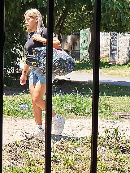 Espiando culos y tetas en la calle