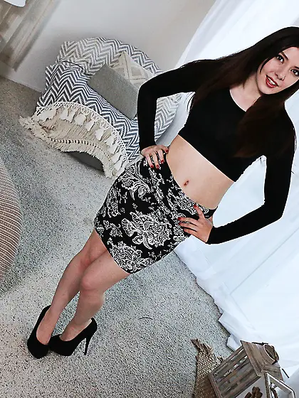 Ember Stone kneels for a chin cumshot