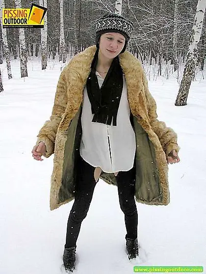 Lecherous babe peeing