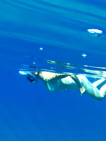Leoni boobs snorkeling