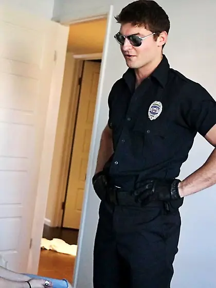 Muscular stud shows his girlfriend who’s...