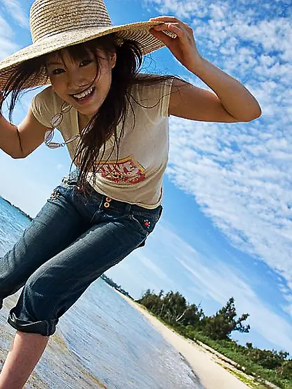 Posing outdoors is what Asian model Mari Misaki loves to do all