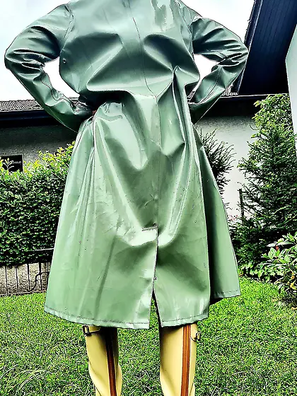 Rubbernurse Agnes: different raincoats with hood