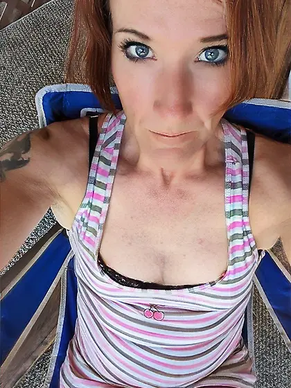 Chubby tranny slut rides the big ones