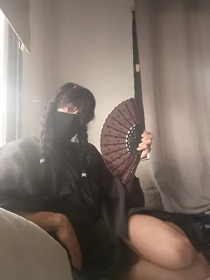 Photoshoot to desperately attract cock