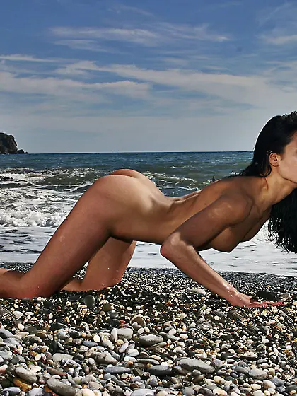 Sasha C removes all of her clothes outdoors and shows us her per