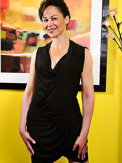 Salacious milf Elektra Lamour shows hairy pussy and deep throats