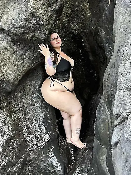 Soha hot call girl available for night all dubai