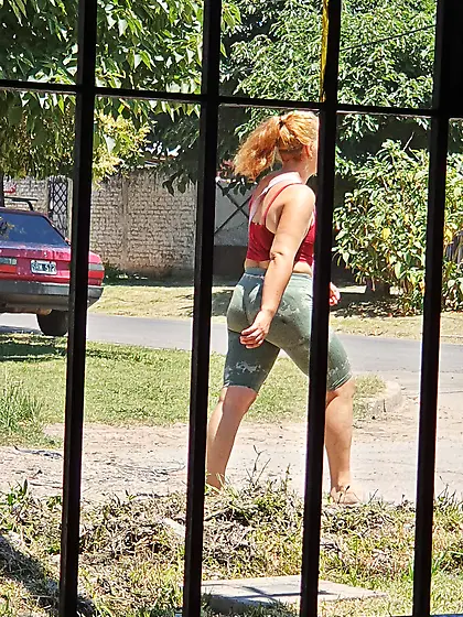 Espiando culos y tetas en la calle