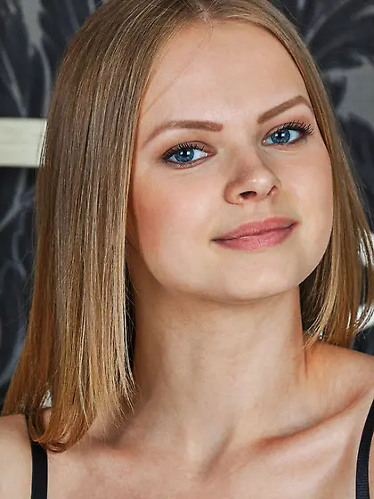 Pretty teen blonde allures