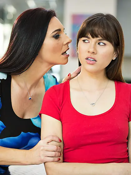 Mindi Mink and Shyla Jennings enjoying each other's company