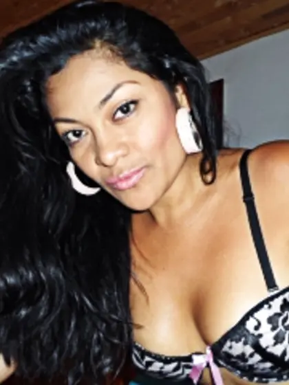 Brunette petralatina perform anal