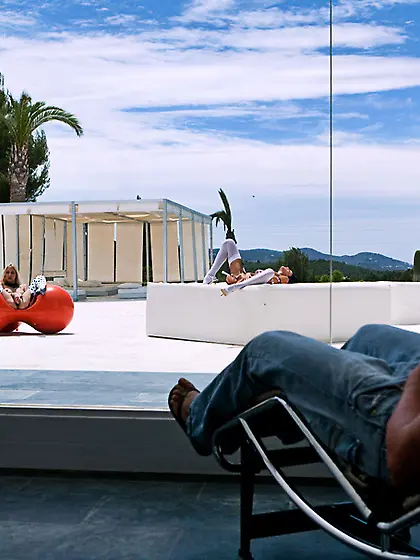 Smoking hot chick black