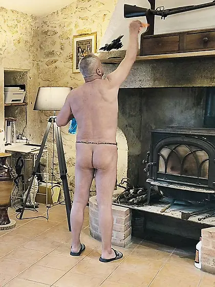 je fais le ménage nu