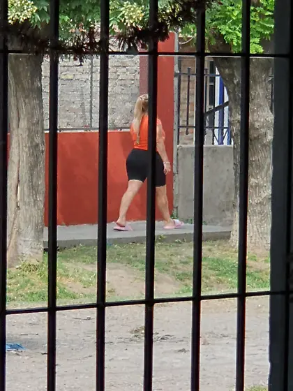 Espiando culos y tetas en la calle