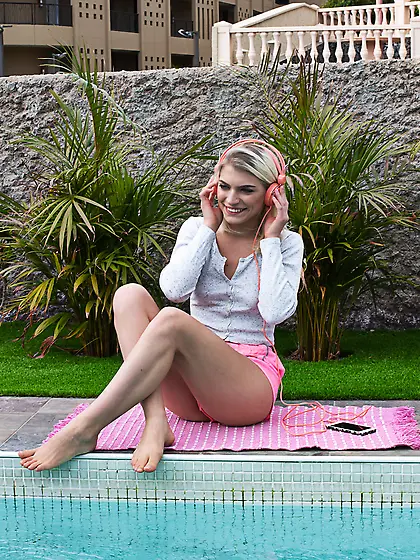 Russian cuties Lesya and Oxana Chic make love by the pool