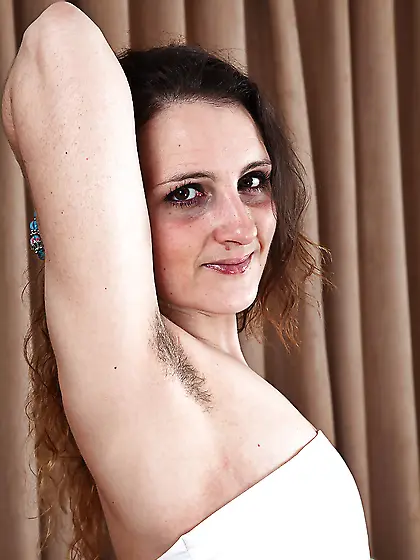 Model armpit
